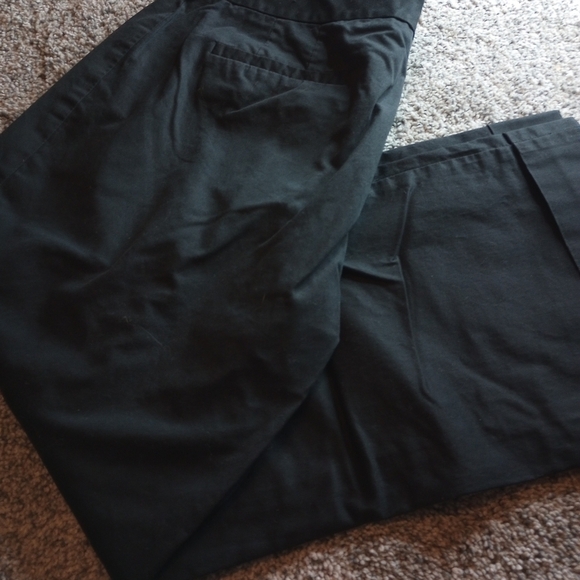 Ann Taylor black crop pants size 8 - Picture 8 of 8